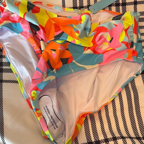 Popvil Vibrant Pink and Multicolor Bikini Set - Picture 3 of 7